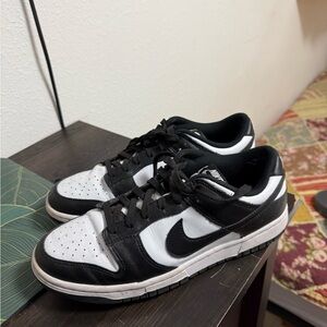 Nike Women's Black and White Sneakers